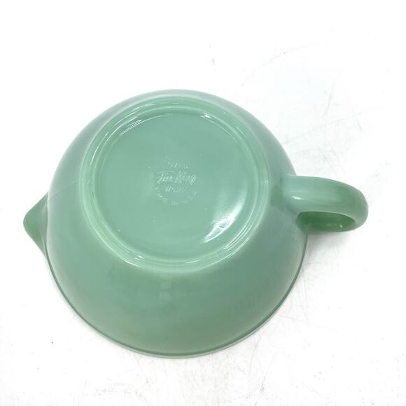 Vintage Fire King Oven Ware Green Jadeite Mixing Bowl with Handle & Pour Spout - Picture 6 of 7